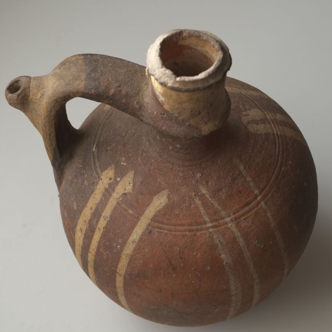 Botella de cerámica con posible uso de conservr chicha